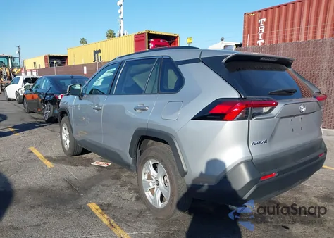 2019 Toyota Rav4 Xle z USA, uszkodzony, nr VIN 2T3W1RFV7KW025202